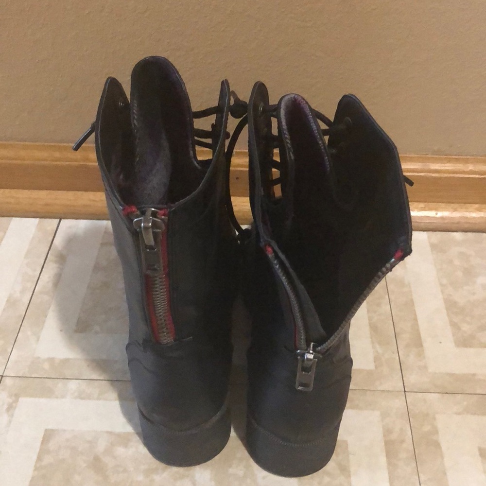 Boots - Picture 3 of 4
